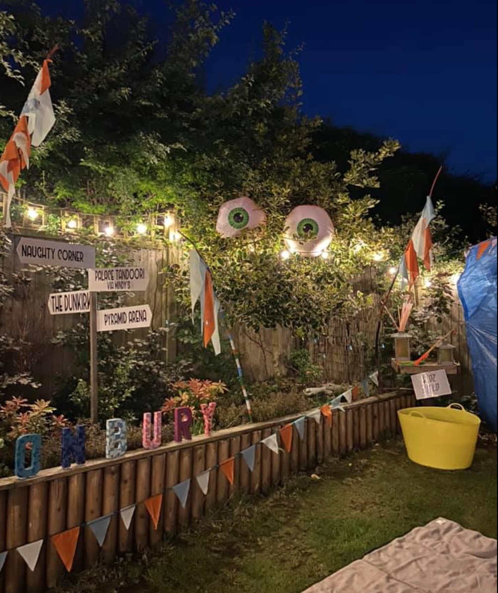 Festival Glastonbury na dvorcích a zahradách, organizátoři se obávají bankrotu. Příští rok by přesto mohl být výjimečný 