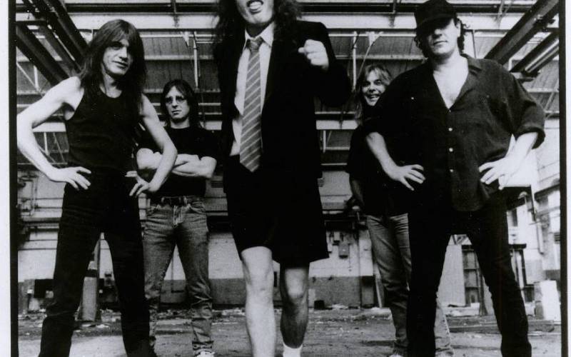 TOP 10 kapel, které vyměnily frontmana. AC/DC, Queen, Genesis a další. Lze to přežít?  