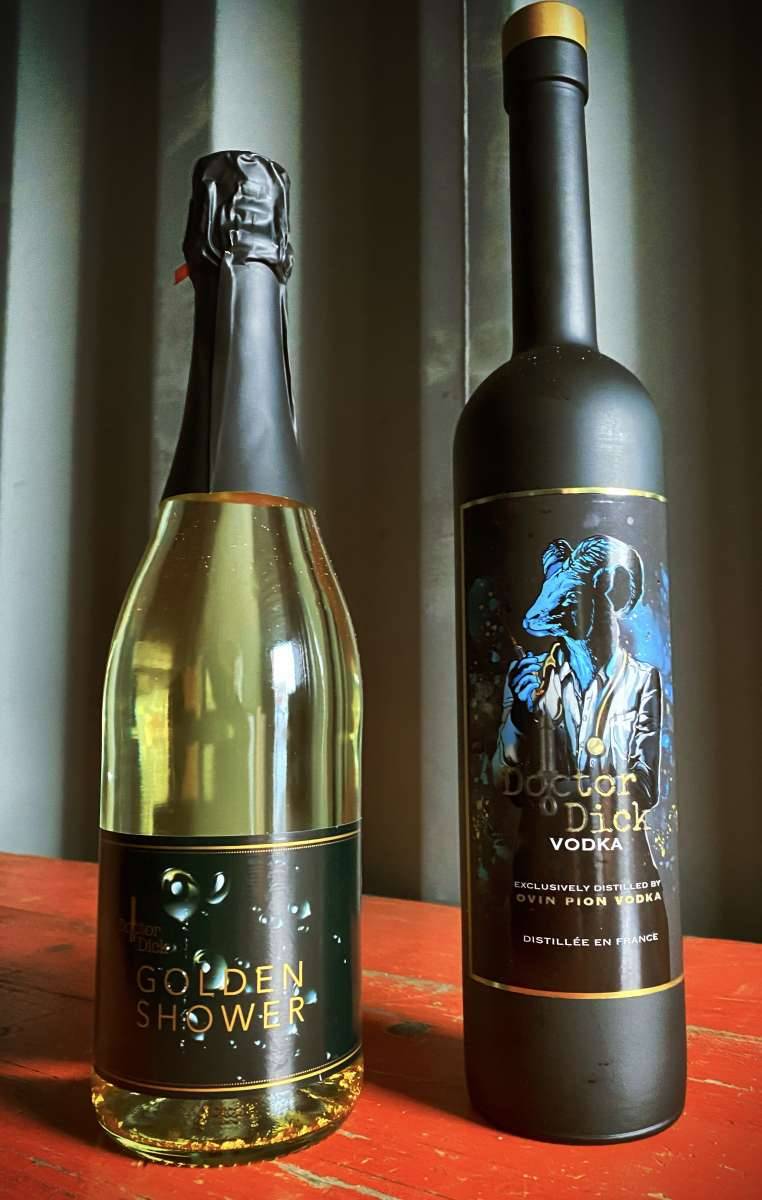 BIZÁR TÝDNE: Zpěvák Rammstein navrhl dildo, jmenuje se Tilldo. Till Lindemann začal podnikat v erotickém průmyslu