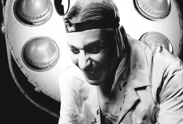 BIZÁR TÝDNE: Zpěvák Rammstein navrhl dildo, jmenuje se Tilldo. Till Lindemann začal podnikat v erotickém průmyslu