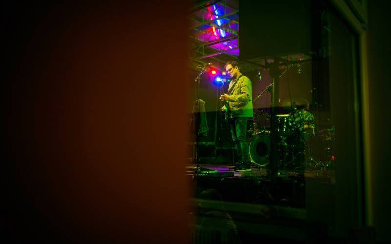 Koncertní vrcholy roku 2020, který koncerty zrušil (1. část)