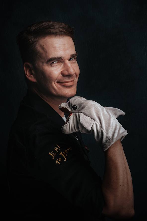 BIZÁR TÝDNE: Kříženec delfína s Hitlerem nahrál album. Je mi to jedno, vzkazuje Adolfeen na debutu