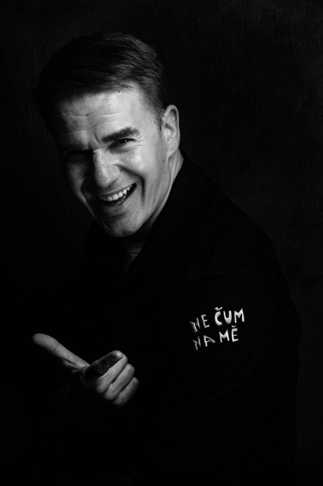 BIZÁR TÝDNE: Kříženec delfína s Hitlerem nahrál album. Je mi to jedno, vzkazuje Adolfeen na debutu