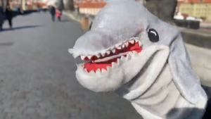 BIZÁR TÝDNE: Kříženec delfína s Hitlerem nahrál album. Je mi to jedno, vzkazuje Adolfeen na debutu