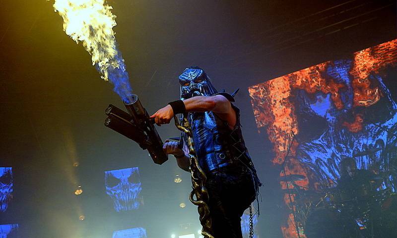 TOP 10 | Mám styl Čendy, mrtvá láska a točení globusem. Jiskrné počeštění zahraničních hitů v podání Karla Gotta, Arakainu, Luštěly a dalších