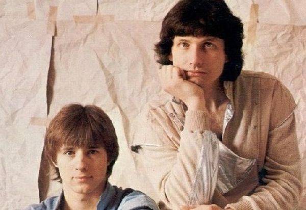 TOP 10 | Mám styl Čendy, mrtvá láska a točení globusem. Jiskrné počeštění zahraničních hitů v podání Karla Gotta, Arakainu, Luštěly a dalších