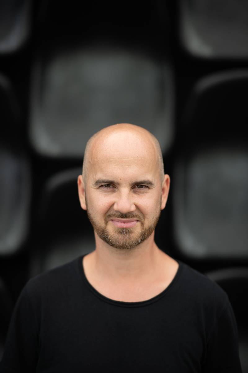 Jak se žije na šňůře | Terčem vtípků v No Name je Zoli. „Jednou jsme ho nechali v Rakousku na pumpě,“ vzpomíná Igor Timko