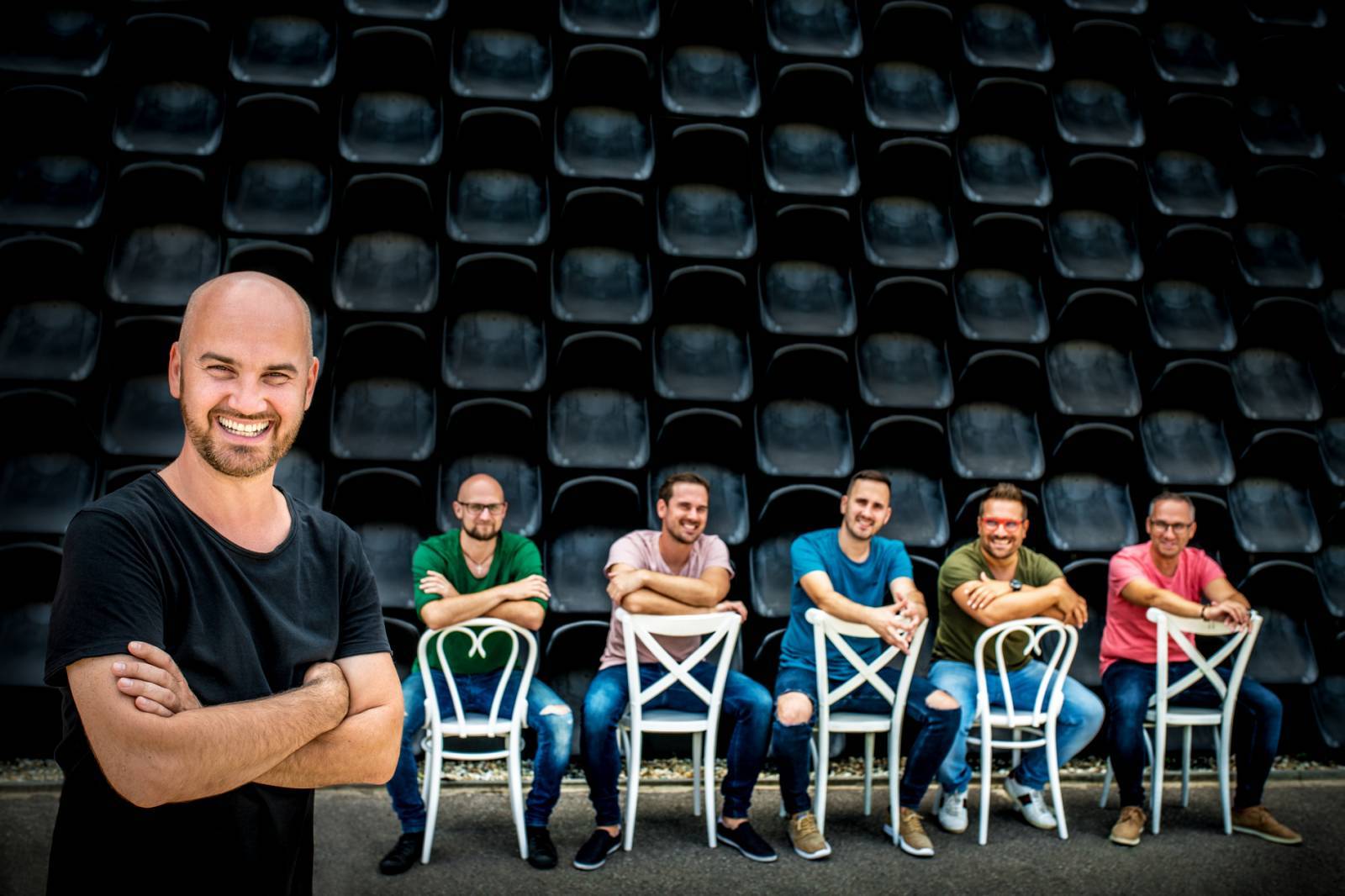 Jak se žije na šňůře | Terčem vtípků v No Name je Zoli. „Jednou jsme ho nechali v Rakousku na pumpě,“ vzpomíná Igor Timko