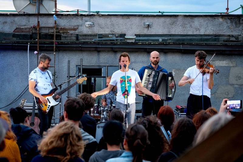 ANKETA | Rok 2021 pohledem hudebníků. Jak ho hodnotí Jindra Polák, Anna Julie Slováčková, Pokáč nebo Michal Horák? A co chystají v tom letošním?