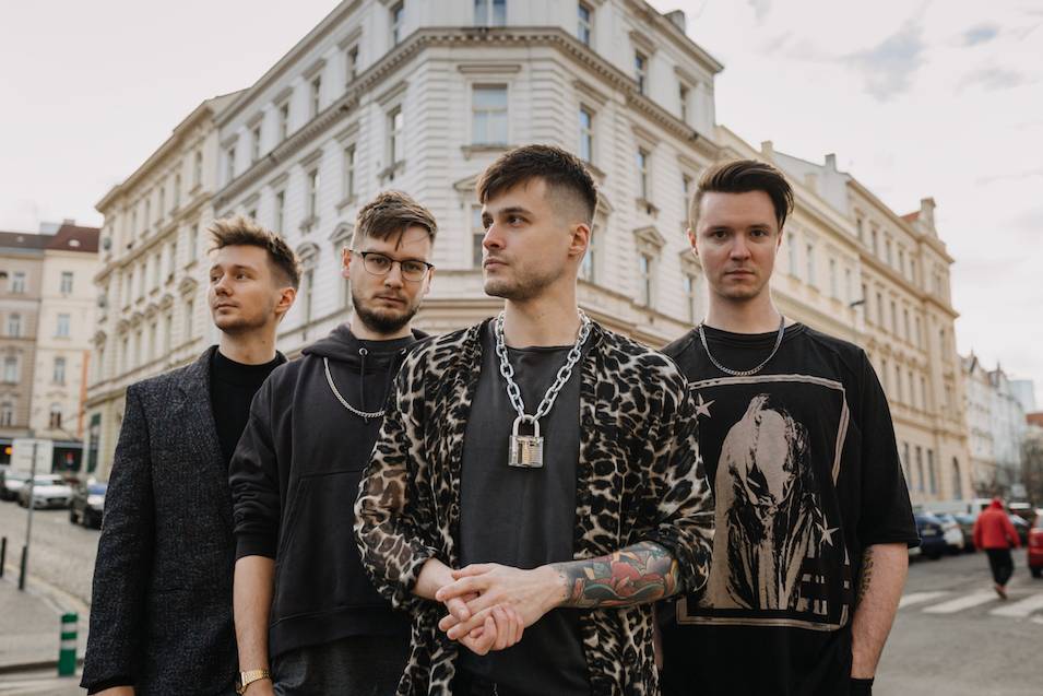 Jak se žije na šňůře | John Wolfhooker: Jednou nás napadlo položit na spícího Filipa noční stolek