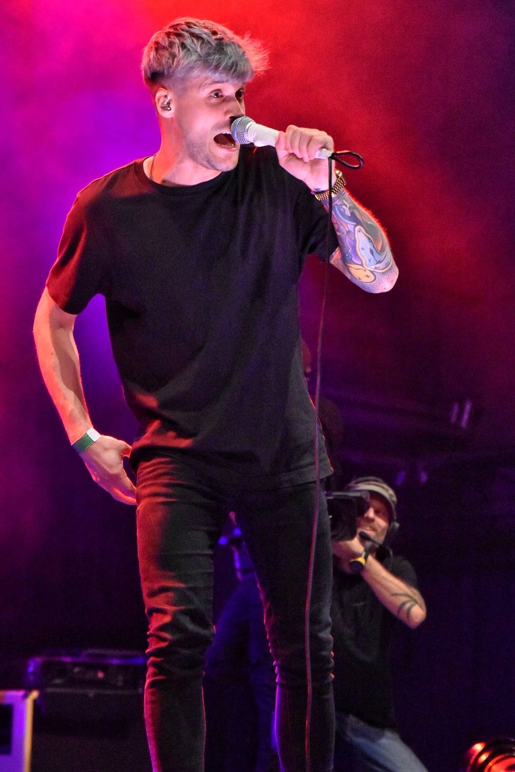 Jak se žije na šňůře | John Wolfhooker: Jednou nás napadlo položit na spícího Filipa noční stolek