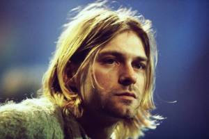 Kurt Cobain jako módní ikona. Mistr vrstvení, který se nebál ani dámských šatů
