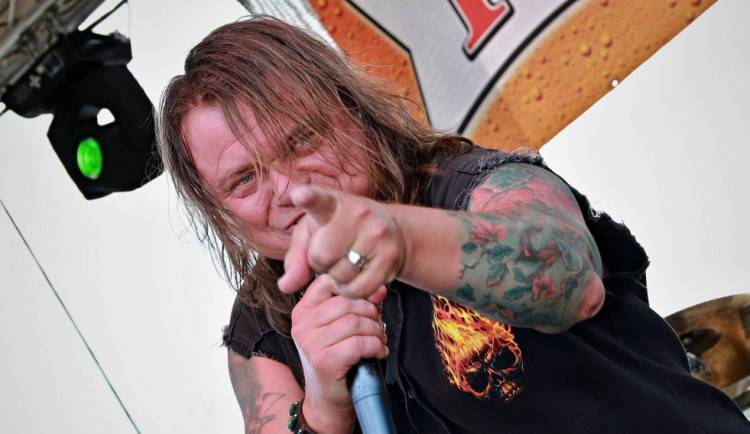 ANKETA | Rok 2022 pohledem hudebníků. Jak ho hodnotí a co plánují v tom následujícím Ewa Farna, Vilém Čok nebo Pokáč?