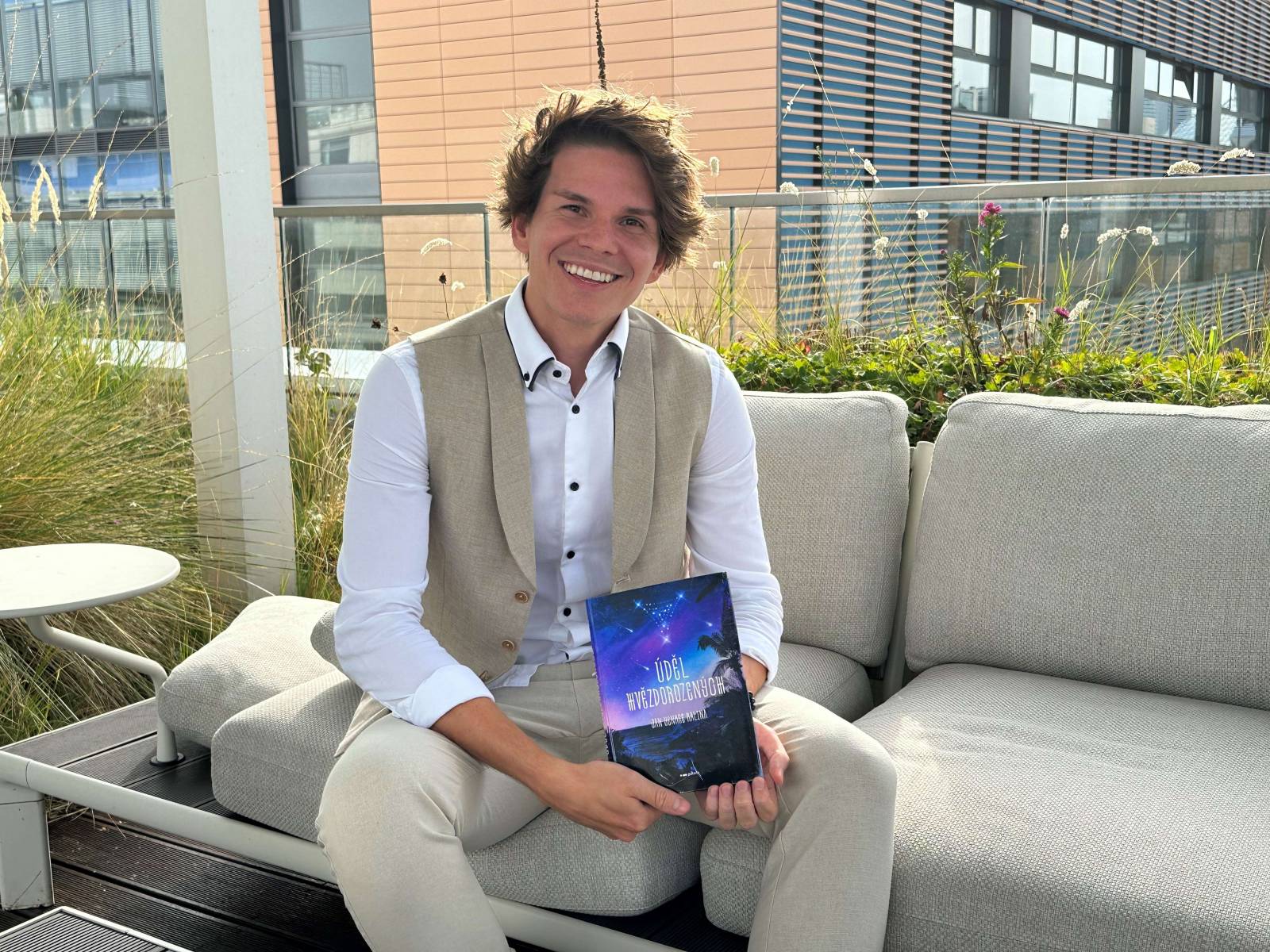 Společnost rozdělená podle znamení zvěrokruhu a soužití v triech místo párů