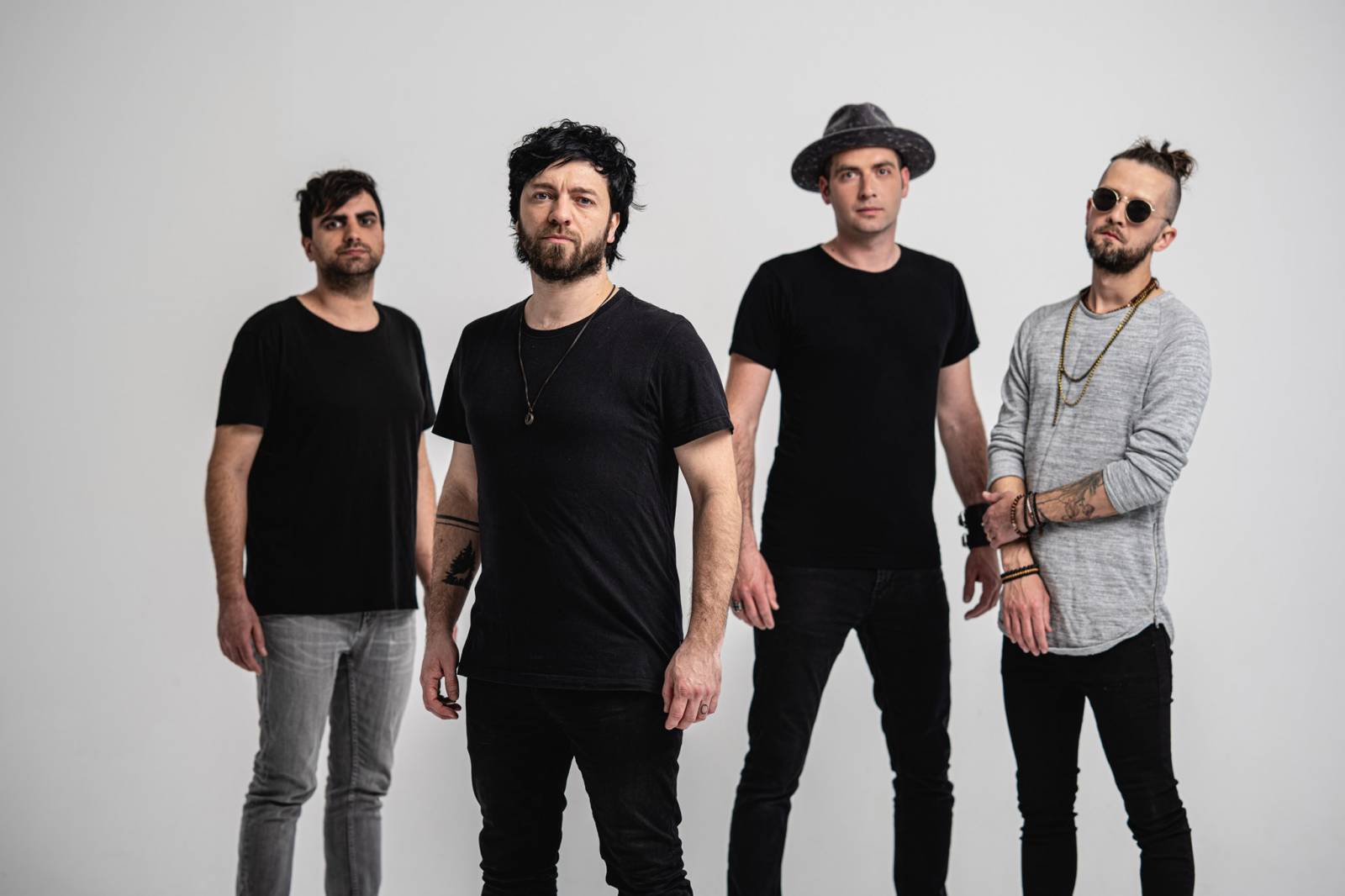 TOP 10 českých písní roku 2023 podle iREPORTu napsali Jelen, Vesna, Barbora Poláková i Ben Cristovao se Sofianem Medjmedj