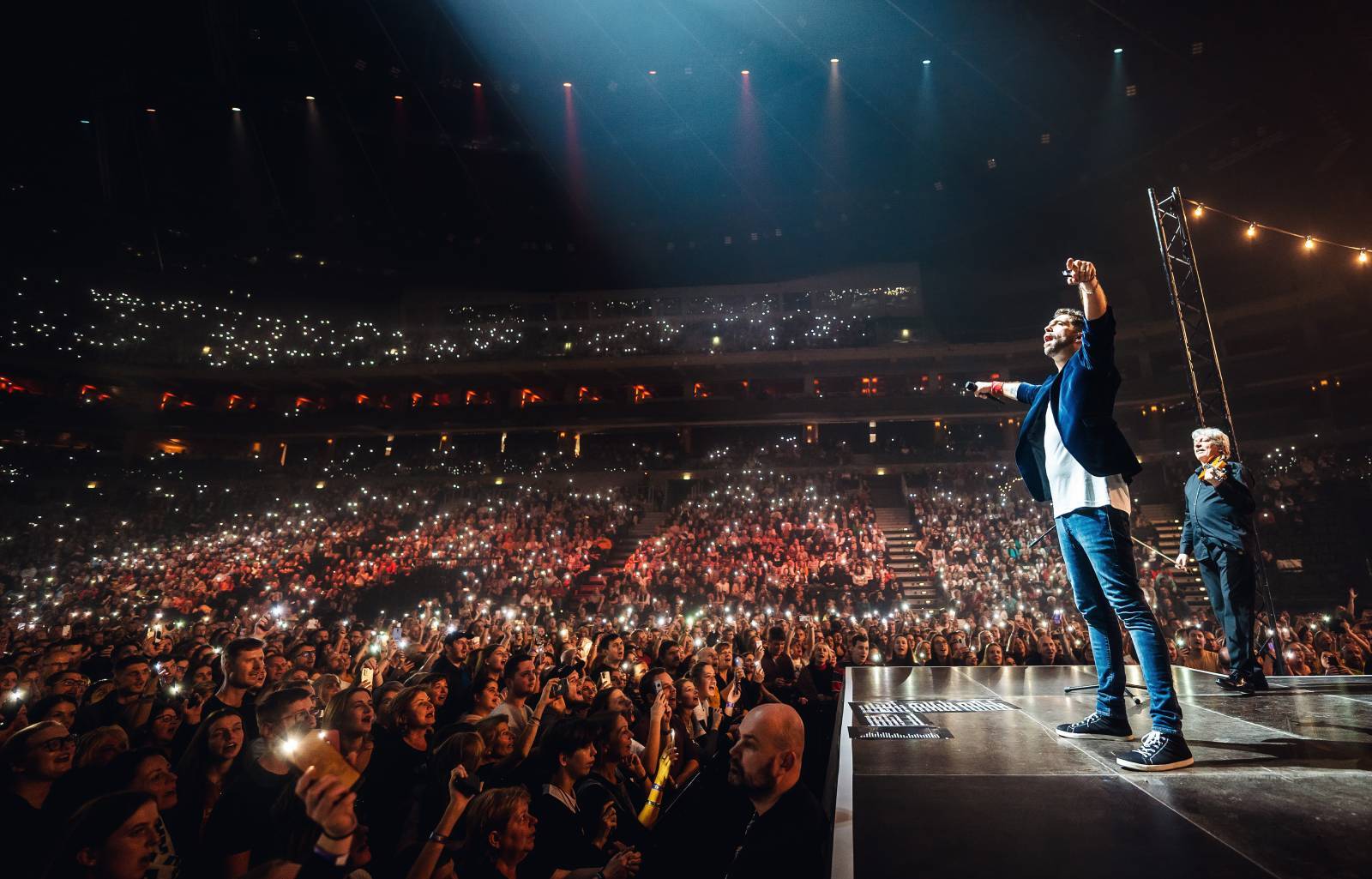 TOP 10 českých písní roku 2023 podle iREPORTu napsali Jelen, Vesna, Barbora Poláková i Ben Cristovao se Sofianem Medjmedj