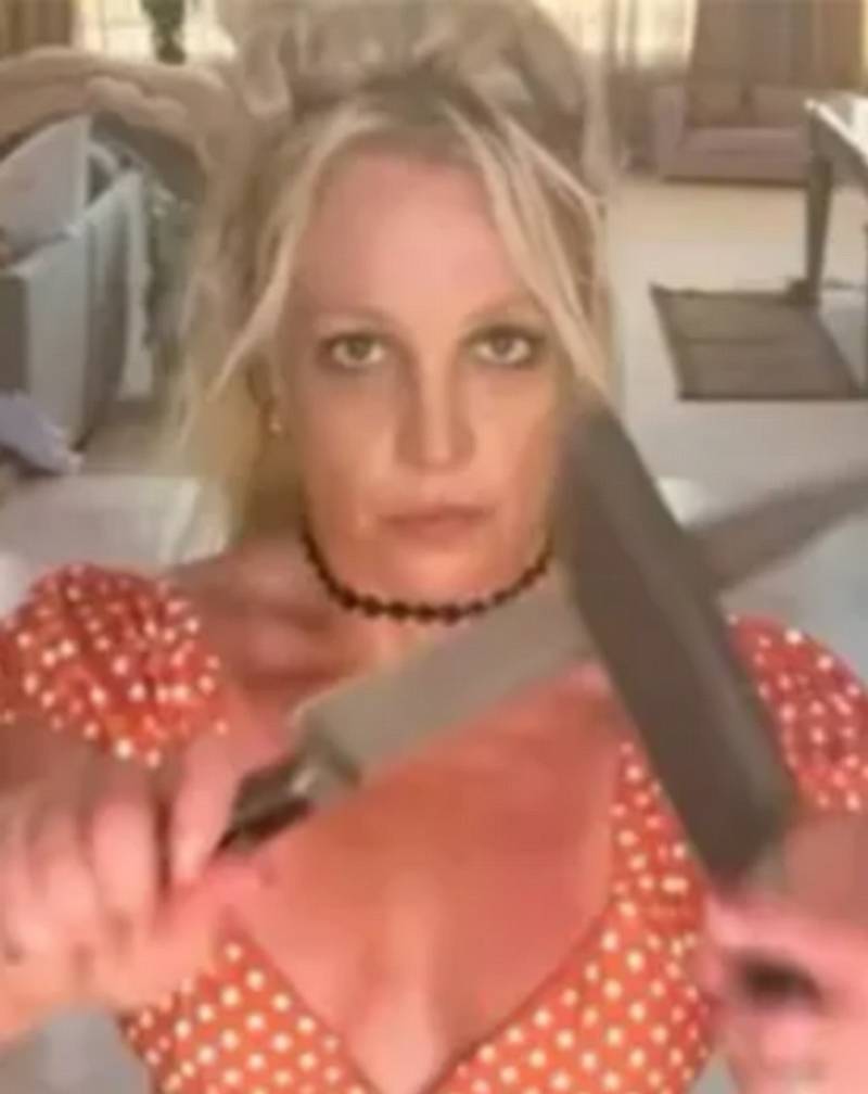 TOP 7 bizárů roku 2023: Tanečky Britney Spears, Upír Dex, chabý pokus Clash of the Stars i Chleba Marianka