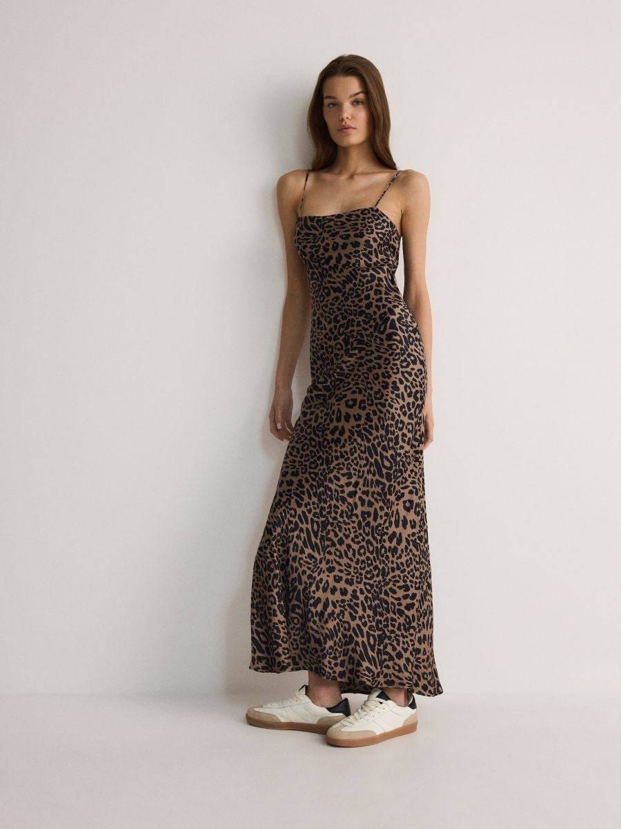 Pět šatů na různé příležitosti – objevte, které by neměly chybět ve vašem šatníku!