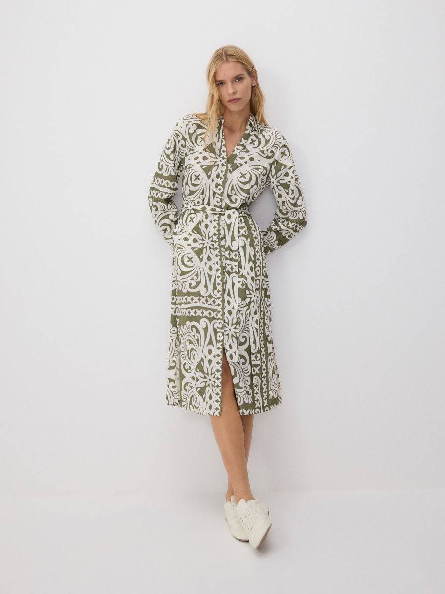 Pět šatů na různé příležitosti – objevte, které by neměly chybět ve vašem šatníku!