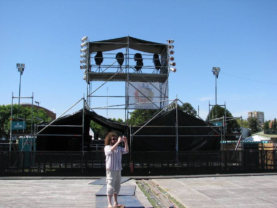 RETRO 2000 | Jak Monkey Business dobyli Jižní Ameriku a učarovali latinsko-americké rockové legendě