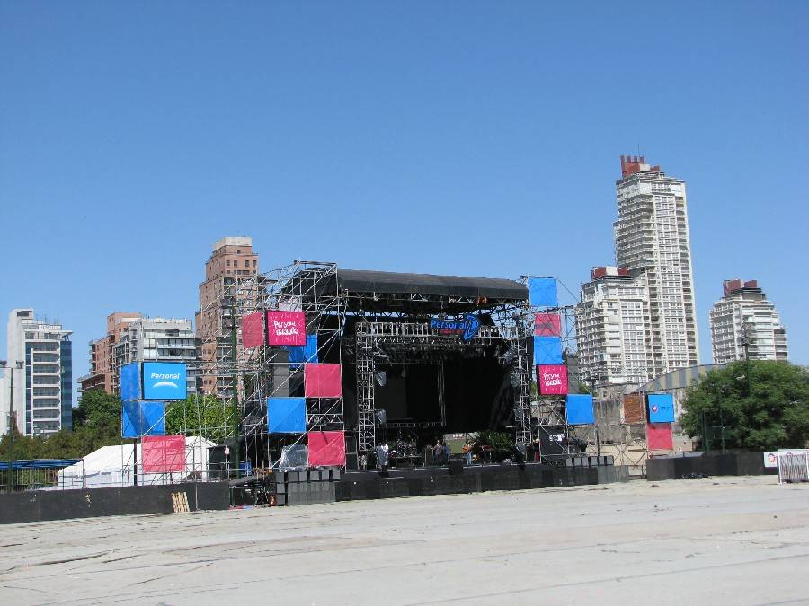 RETRO 2000 | Jak Monkey Business dobyli Jižní Ameriku a učarovali latinsko-americké rockové legendě