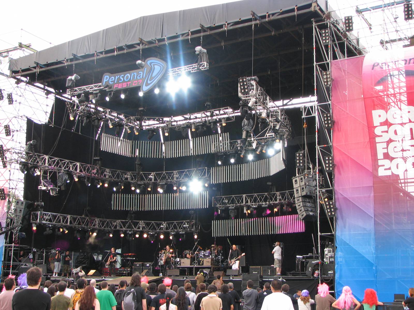 RETRO 2000 | Jak Monkey Business dobyli Jižní Ameriku a učarovali latinsko-americké rockové legendě