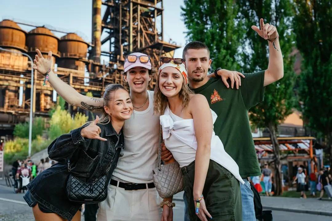 LIVE: Colours of Ostrava, den třetí. Snow Patrol i návrat Alvara Solera a překvapení v podobě Junga Jaeila s Janáčkovou filharmonií