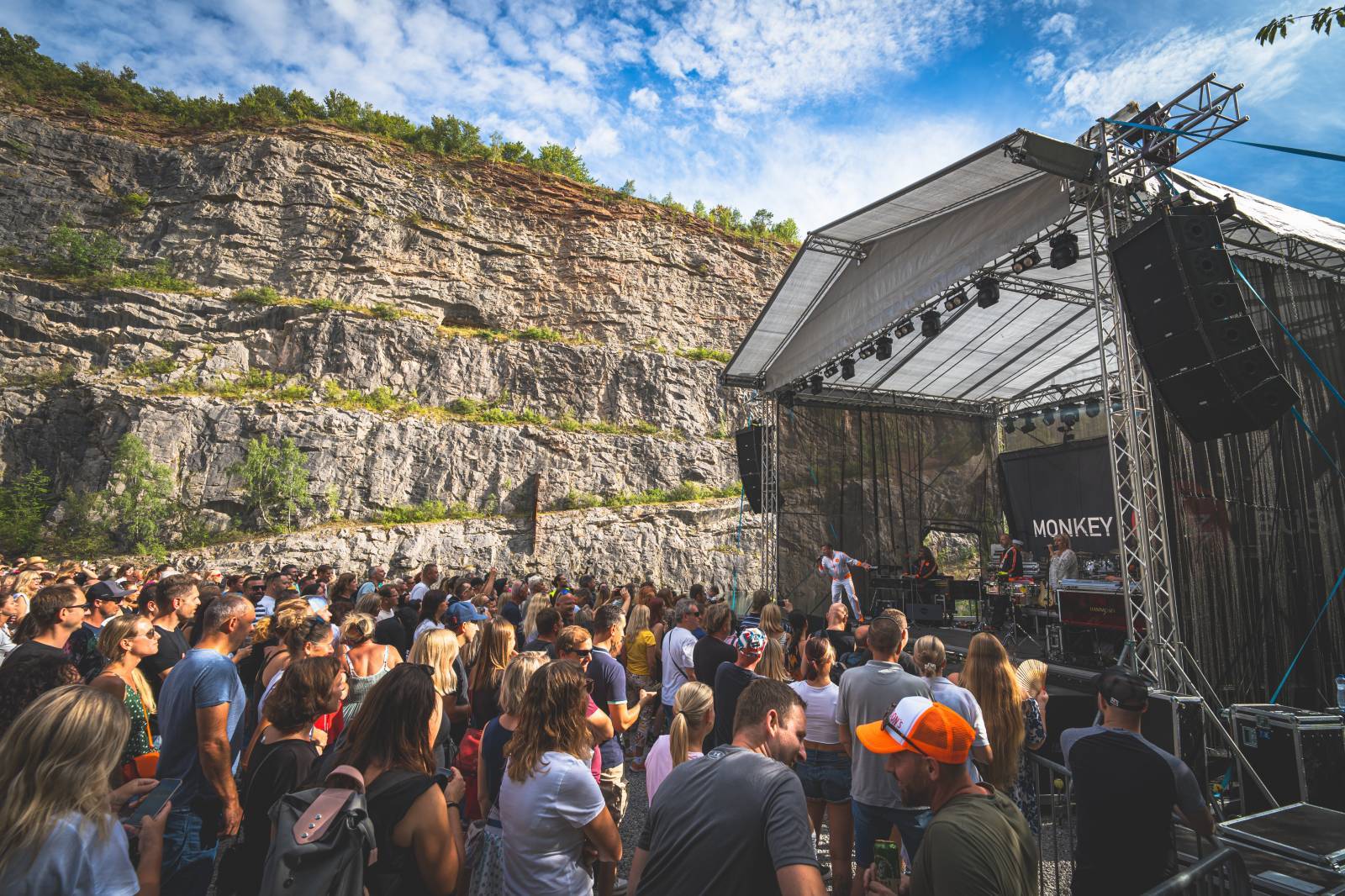 Na co se těšit v srpnu: V Hradci vystoupí Bryan Adams, v Letňanech Post Malone, své brány otevře i Lovestream Festival