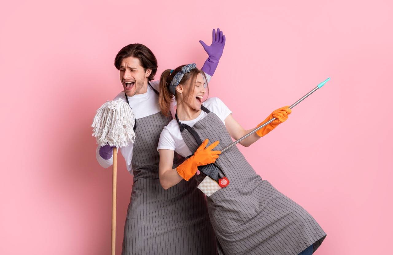 Hudba k úklidu: playlisty, žánry a tempo