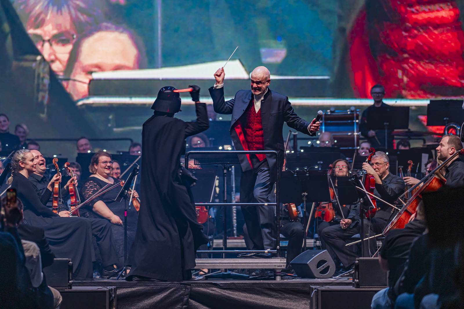 Na co se těšit v prosinci: Till Lindemann zahraje pouze pro 18+, do O2 areny se chystá i Lucie. Vzpomínat budeme na Johna Williamse