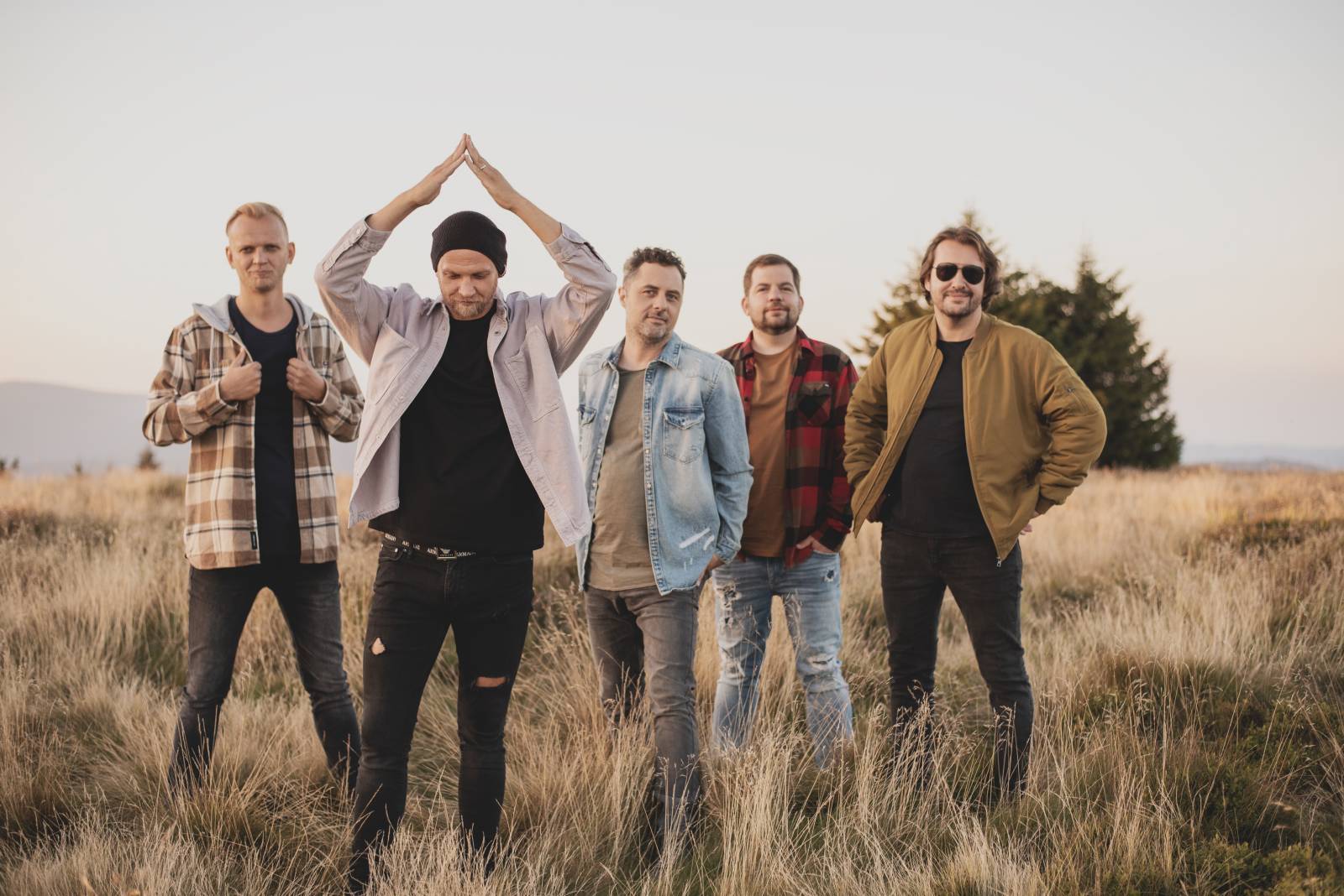 ANKETA | Jaký byl rok 2025? Odpovídají Kateřina Marie Tichá, Pekař a členové O5 a Radeček a Fast Food Orchestra