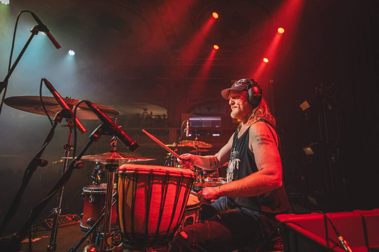 České hudební osobnosti, které v roce 2025 zemřely: Anna Julie Slováčková, Milan Skotálek, DJ Tráva i Petr Hannig