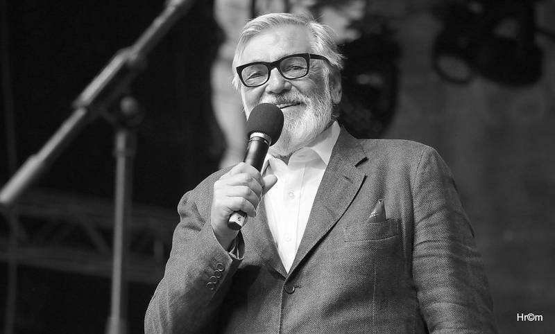 České hudební osobnosti, které v roce 2025 zemřely: Anna Julie Slováčková, Milan Skotálek, DJ Tráva i Petr Hannig