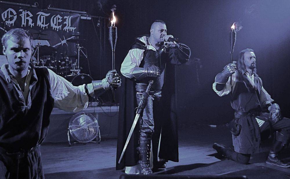 POST SCRIPTUM (19.): Řezník byl pro Českého slavíka problém, parta neonacistů je už v pořádku