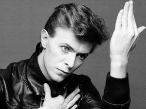 POST SCRIPTUM (28): Picasso rock'n'rollu, mimozemský anděl. Jak na Davida Bowieho vzpomínají Madonna, Paul McCartney nebo Yoko Ono?