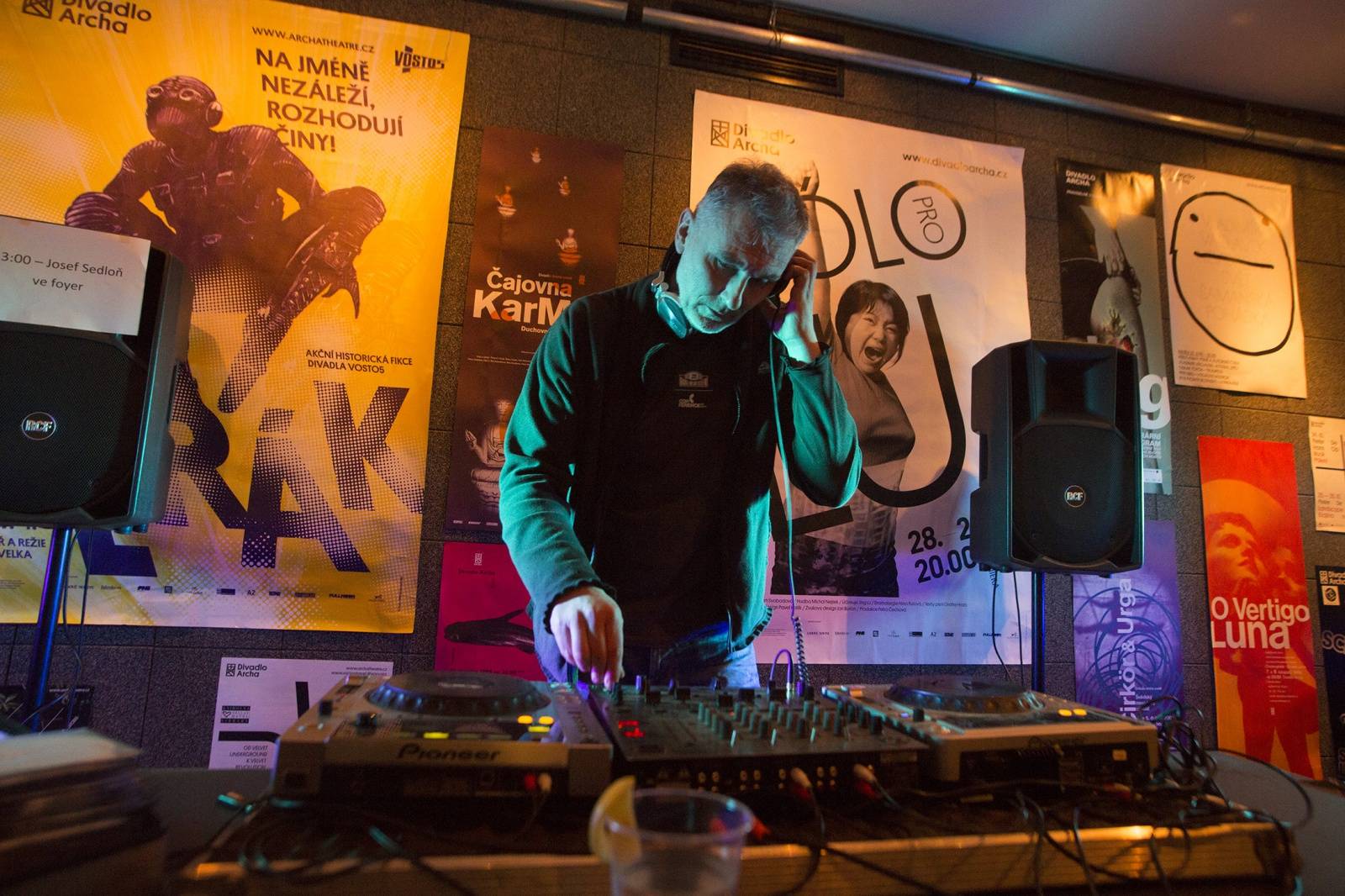 ROCKBLOG: Kolik je větší než malé množství Extáze aneb Jaký byl návrat Ecstasy Of Saint Theresa