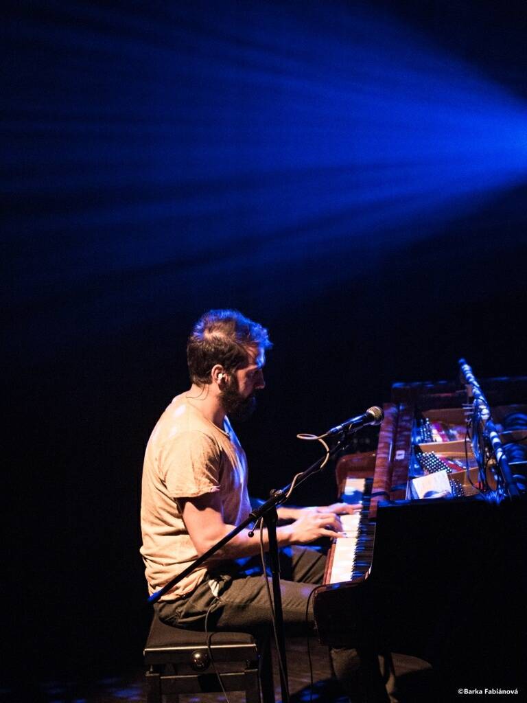 ROCKBLOG: Grandbrothers strčí Nilse Frahma i Kiasmos do kapsy