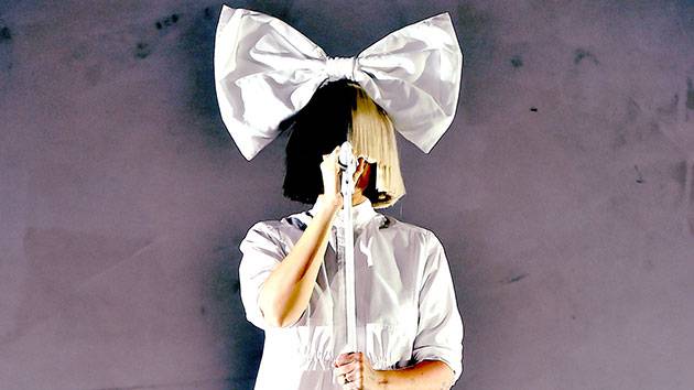 POST SCRIPTUM (59): Demi Lovato míří k soudu, Sia má na fóbii z vystupování právo