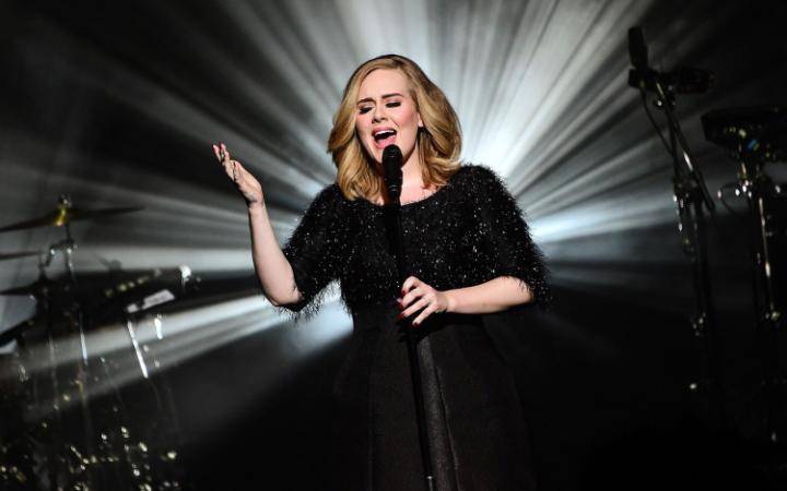 ROCKBLOG: Adele převálcovala i trend r'n'b. Grammy potvrdily její výsostné postavení