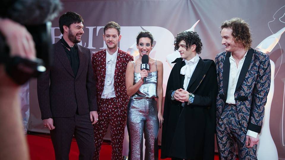POST SCRIPTUM (79): Na Brit Awards se hlavně vzpomínalo. Nechyběl ale ani Trump v rámci bizarní show Katy Perry