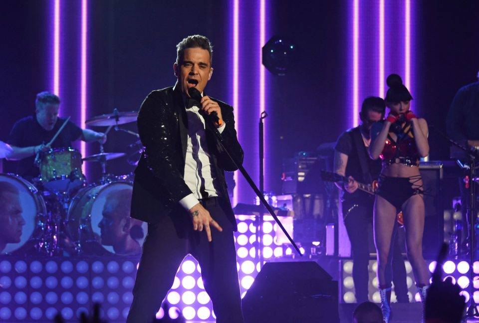 BLOG: Robbie Williams v Praze - Když se celoživotní zážitek ztratí na rozmazaných displejích telefonů