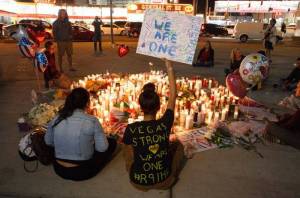 POST SCRIPTUM (91): Americký country festival se proměnil v masakr. Regulace zbraní ale stále není na pořadu dne