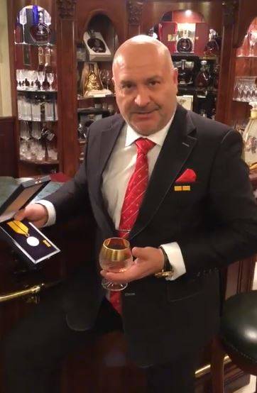 BLOG: Státní vyznamenání pro hudebníky. Čest, nebo hanba?