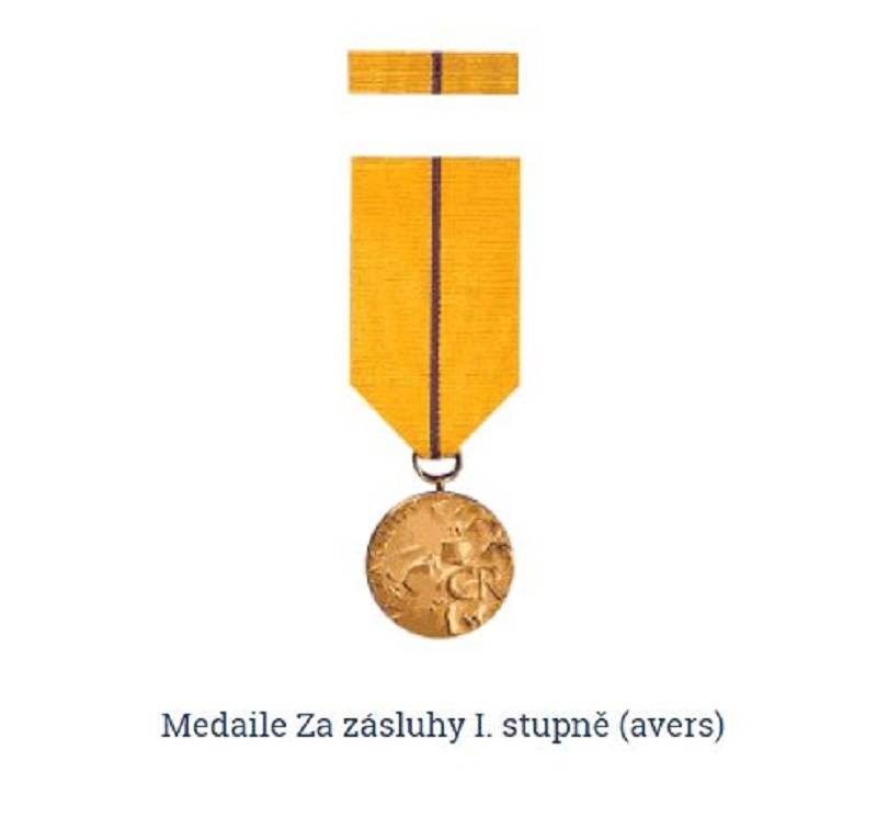 BLOG: Státní vyznamenání pro hudebníky. Čest, nebo hanba?