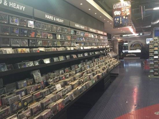 BLOG: Nevyhnutelný konec kamenných prodejen s hudbou