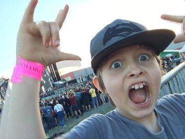 ROCK BLOG | Iva Hadj Moussa: Narušená mše a láska dítěte k AC/DC