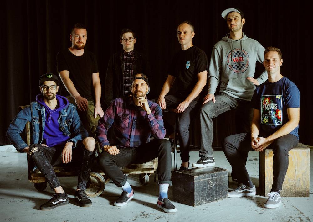 TRACKLIST | Píseň po písni s novým albem Fast Food Orchestra. Nechte se vzít s sebou