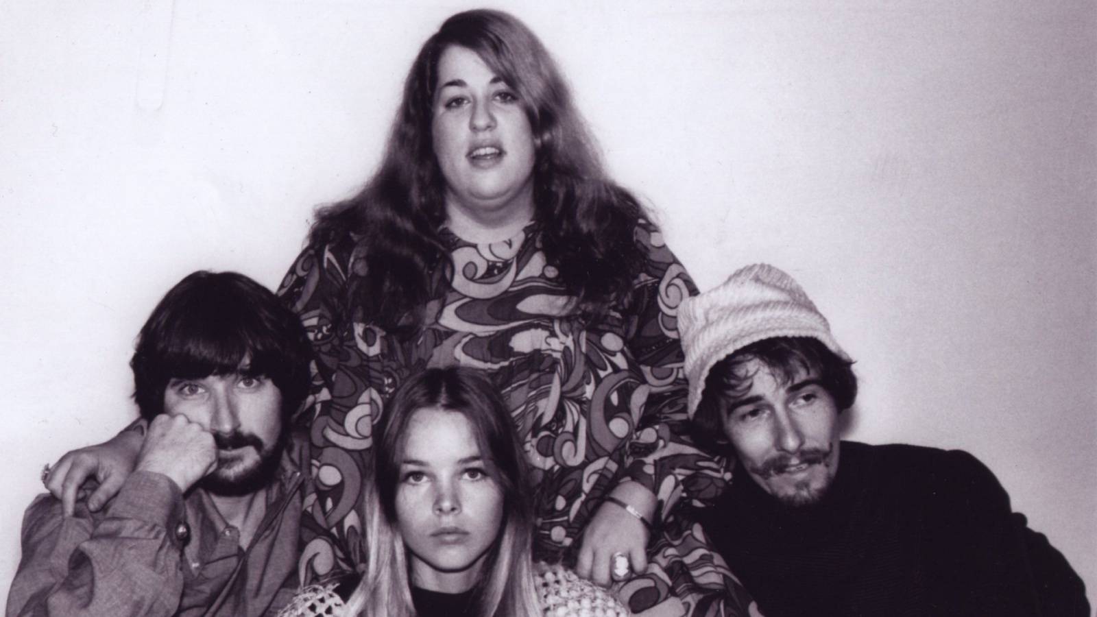 Cass Elliot, hvězda The Mamas & the Papas, měla skvělý hlas díky měděné trubce