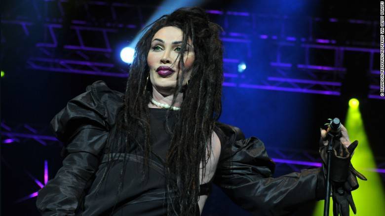 Pete Burns - excentrický podivín, kterého Bůh možná nepozná