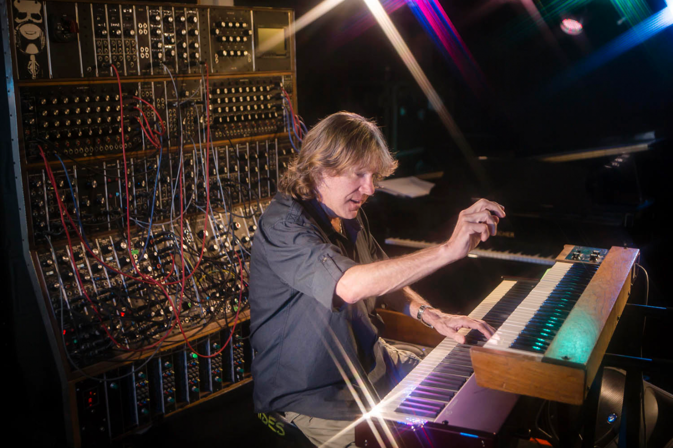 SMRT SI ŘÍKÁ ROCK'N'ROLL: Keith Emerson - klávesový génius, který zemřel, aby nezklamal fanoušky